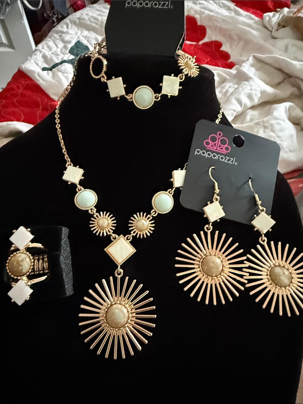 NWT set of 4 Paparazzi cGold Sunburst & Ivory Statement Necklace Set